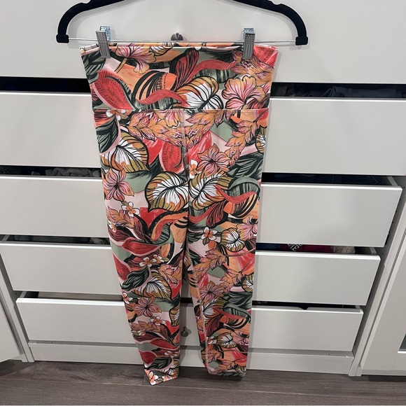 Beach Riot leggings 🌴 - Picture 3 of 5